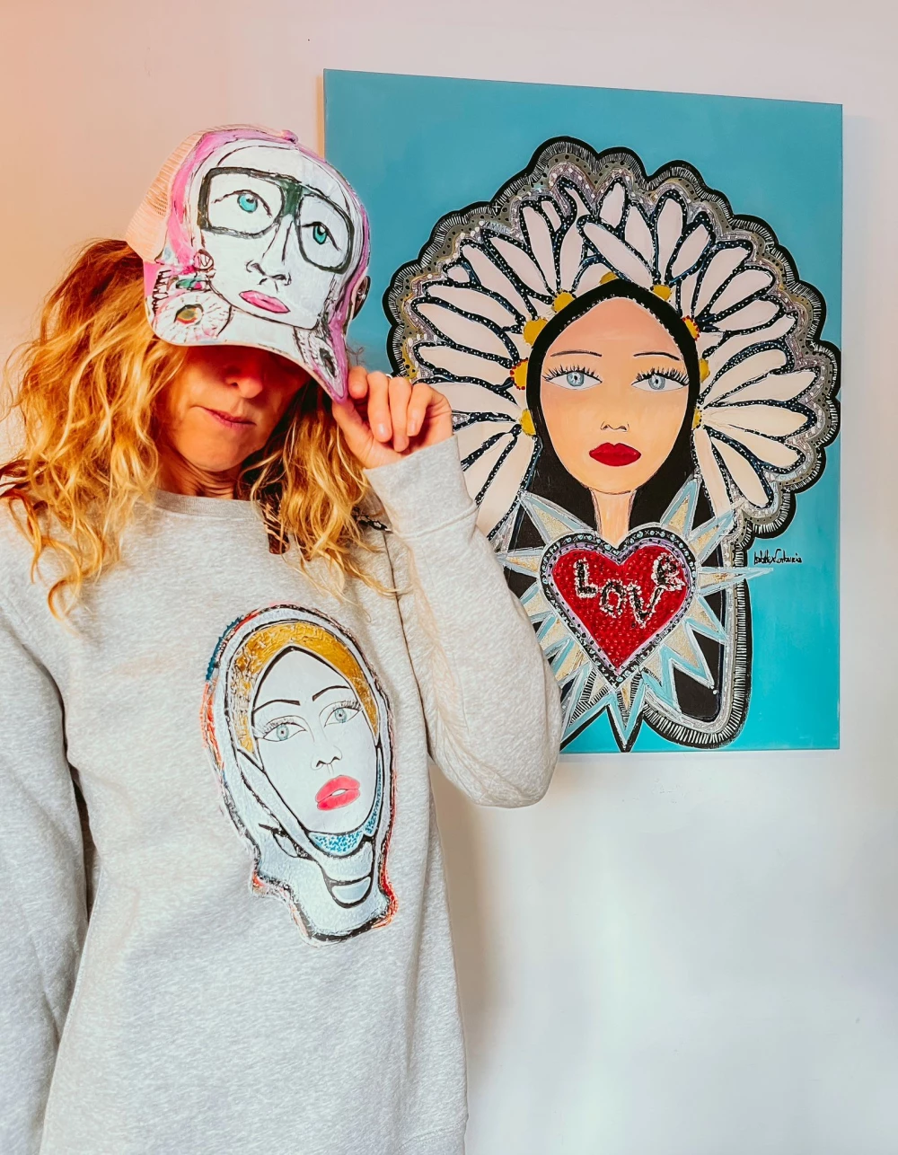 œuvre sweat "la fille de l’île de beauté" de l'artiste ISABELLE CARBUCCIA